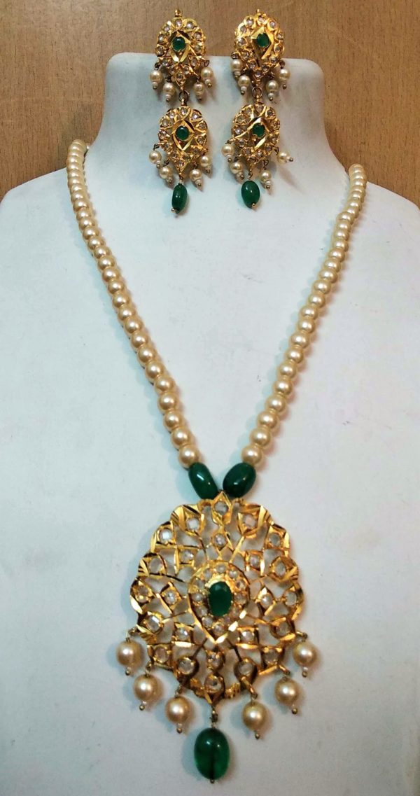 Pendant Set With Emerald - Image 2