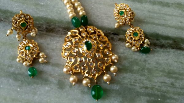 Pendant Set With Emerald