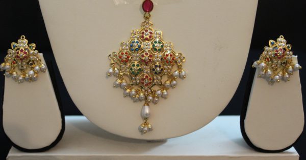 Hyderabadi Jadao Pendant set - Image 3